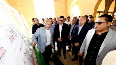 وزير الإسكان ومحافظ القاهرة يتفقدان موقف تنفيذ مشروع تطوير "منطقة سور مجري العيون"  