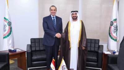 رئيس البرلمان العربي يلتقي وزير الشؤون النيابية 