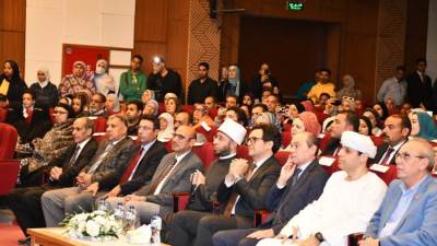 وزيرا الثقافة والأوقاف يشهدان فعاليات الاحتفال بتخريج أربع دفعات من "مدرسة الإنشاد الديني" على مسرح السامر 