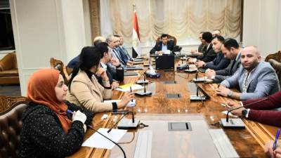 وزير الشباب يجتمع بالسادة المساعدين والمعاونين والوحدة الإقتصادية لمناقشة مجموعة من ملفات العمل