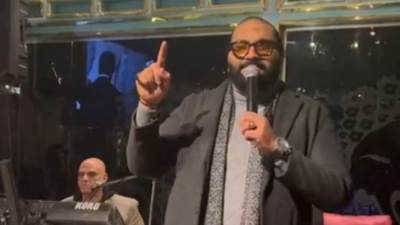 الفنان محمد حسن والمايسترو تامر نصر يشعلون الحفل بوردة الشيخ زايد