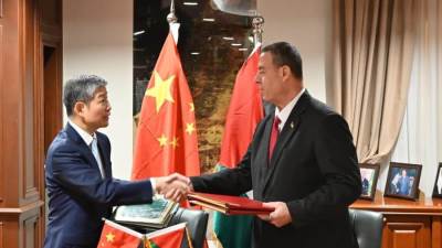 توقيع شهادة تسليم وإستلام بين حكومة فلسطين و جمهورية الصين لتقديم مساعدات إنسانية طارئة لقطاع غزة