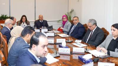 كامل الوزير يبحث مع وزيرة التنمية الموقف التنفيذي لمشروعات التنمية الصناعية بصعيد مصر