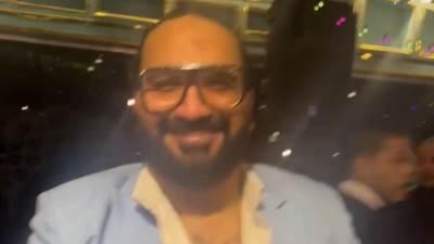 وردة الشيخ زايد وروادها يفاجئون الفنان محمد حسن بالاحتفال بعيد ميلاده