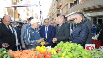 محافظ القاهرة يفتتح سادس أسواق اليوم الواحد بروض الفرج 