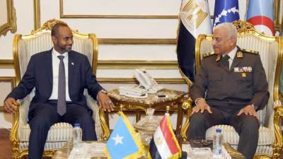 وزير الدفاع والإنتاج الحربى يلتقى وزير الدفاع الصومالى
