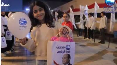 هدايا الرئيس السيسي تدخل البهجة على قلوب الأطفال في عيد الميلاد المجيد | فيديو