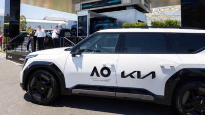 كيا تعزز التحول الكهربائي في بطولة أستراليا المفتوحة 2025 من خلال اعتماد المركبات الكهربائية والهجينة