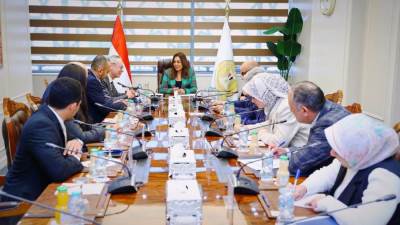 وزيرة التنمية المحلية تبحث مع أعضاء جمعية "رجال الأعمال بالإسكندرية" تحسين مناخ الاستثمار