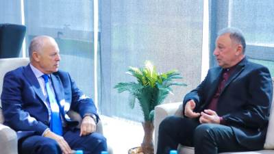 أبو ريدة يستقبل الخطيب بمركز المنتخبات الوطنية 