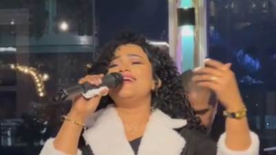 النجمة إنجي علي تشعل حفلات وردة الشيخ زايد بأغاني فن الزمن الجميل