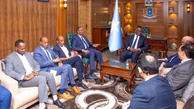 السفير الياس شيخ عمر يؤكد حرص الصومال على تعزيز التعاون القضائي مع مصر