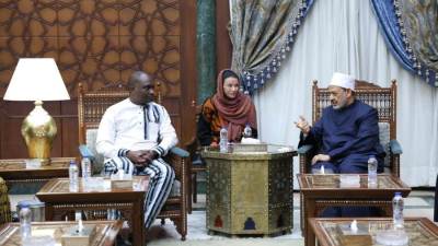 شيخ الأزهر يستقبل وزير الأمن البوركيني  