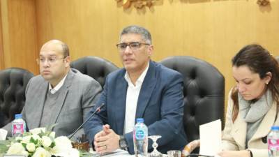 محافظ الجيزة يعقد اجتماعاً بمجلس إدارة المناطق الصناعية بعرب أبو ساعد بالصف وجرزا بالعياط