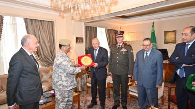 وسام القادة الذهبى للإتحاد العربى للرياضة العسكرية للأمين العام لجامعة الدول العربية 