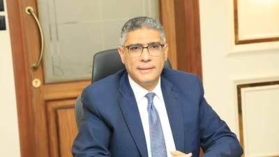 محافظ الجيزة يتابع أعمال رصف وتطوير طريق مصر أسيوط  نطاق قري المرازيق والشوبك بالبدرشين 