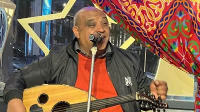 العواد إيهاب السنارى وعازف الإيقاع علاء الجمل يشعلون حفلات وردة الشيخ زايد بأغاني الزمن الجميل 