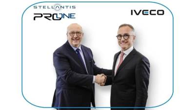 القطاع التجارى بمجموعة ستيلانتس يبرم إتفاق تعاون مع صانع الشاحنات والباصات IVECO