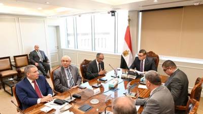 وزير الإسكان يتابع الموقف التنفيذي لمشروعات المبادرة الرئاسية "حياة كريمة"