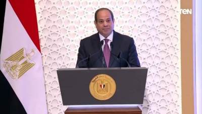 الرئيس السيسى يهنئ الشعب المصرى والأمتين العربية والإسلامية بحلول عيد الفطر المبارك