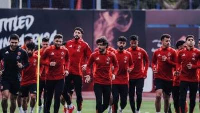 وسام وبن شرقي وجراديشار يقودان هجوم الأهلي أمام الهلال السوداني