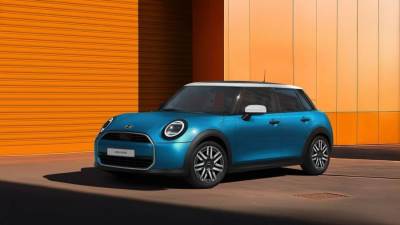  MINI تُطلق MINI Cooper  خماسية الأبواب الجديدة كليًّا في السوق المصرية