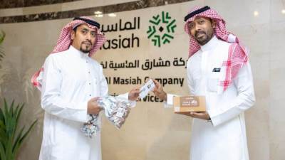 استعدادًا لموسم الحج.. بدء تسليم بطاقات "نسك" للحجاج.. و«مشارق الماسية» أول من تسلّمها