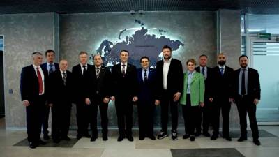 رئيس المحطات النووية في زيارة تفقدية داخل مصنع "إيزورا" المتخصص في تصنيع مكونات المفاعلات النووية