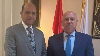 نائب رئيس الوزراء يبحث مع نشأت فؤاد عباس ومحمود الضبع تنمية المنطقة الصناعية بغرب طهطا 