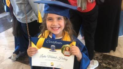 اللواء وائل أيوب وننا منى يهنئون حفيدتهم ليلي لتفوقها بمرحلة Kg