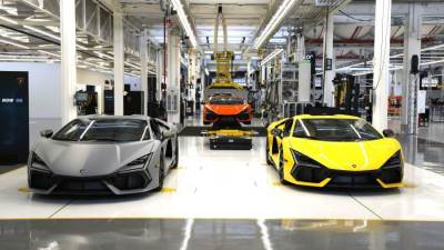 زيارة حصرية لمصانع لامبورجينى – سانتا آجاتا – بولونيا..  Lamborghini.. "الحظيرة الأصلية للثيران الرياضية"