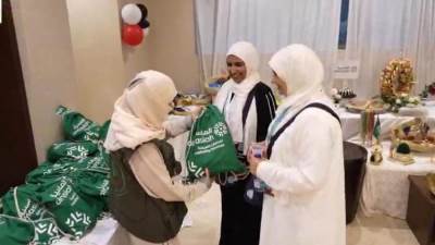 مع اقتراب موعد تصعيدهم الي عرفات : " المطوفين " يبدأون مراسم استقبال حجاج الخمس نجوم 