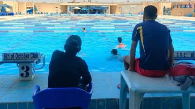 وكيل الشباب والرياضة بالجيزة يكلف بتكثيف المتابعات الدورية على حمامات السباحة 