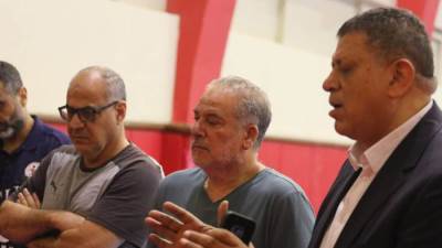 رئيس اتحاد اليد يحفز منتخب الناشئين قبل السفر الي كرواتيا وصربيا استعدادا لمونديال بولندا