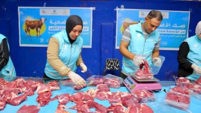 صناع الخير تواصل ذبح الأضاحي وتوزيع اللحوم.. و250 ألف أسرة على خريطة الخير