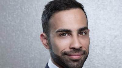 المنتج البحريني علي الدليمي أول خليجي يفوز بجائزة التوني العالمية للإنتاج المسرحي