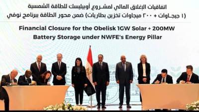 المؤسسة البريطانية للاستثمار الدولي والبنك الإفريقي للتنمية والبنك الأوروبي لإعادة الإعمار والتنمية يدعمون مشروعًا رائدًا للطاقة الشمسية وتخزين البطاريات في مصر
