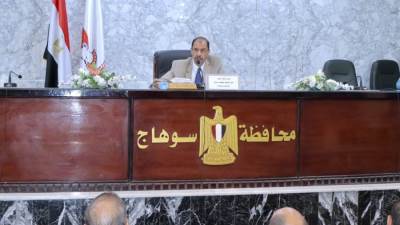 محافظ سوهاج يلتقي المستثمرين لبحث تذليل كافة العقبات وتوفير الدعم الكامل لقطاع الاستثمار