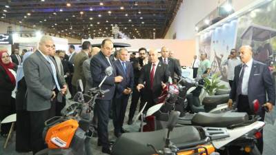 وزير قطاع الأعمال يشيد بـ«النصر للسيارات»: مواصفات عالمية وتصنيع محلي يعكس قفزة نوعية بالصناعة المصرية