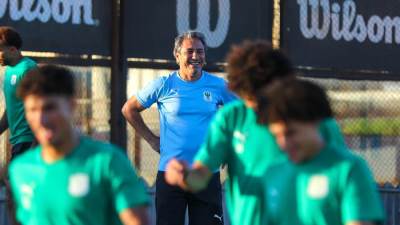 لرفع المعدلات البدنية للاعبين.. تدريبات المصري على رمال شواطئ بورسعيد 