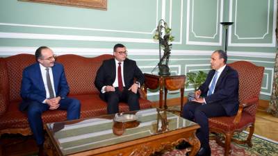 وزير الخارجية يستقبل وزير الإسكان لدعم الروابط مع القارة الإفريقية