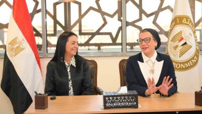 وزيرتا البيئة والتضامن الاجتماعي تشهدان توقيع مذكرة تعاون مشترك بين جهاز تنظيم إدارة المخلفات وجمعية الهلال الأحمر المصرى فى مجالات الاستشارات البيئية وإدارة المخلفات