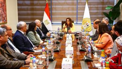 وزيرة التنمية المحلية تتابع مع محافظ القاهرة مقترحات تطوير عدد من الشوارع التجارية بحي مصر الجديدة