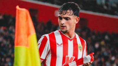 ألميريا يحقق أرباحًا قياسية من بيع بوميل وسواريز