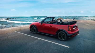 MINI تُطلق الطراز الجديد كليًّا Cooper Convertible في السوق المصرية