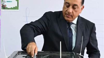 بلجنته الانتخابية في الشيخ زايد: رئيس الوزراء يُدلي بصوته في انتخابات مجلس الشيوخ 2025