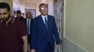 محافظ الجيزة يدلى بصوته فى انتخابات مجلس الشيوخ بالحى المتميز بأكتوبر