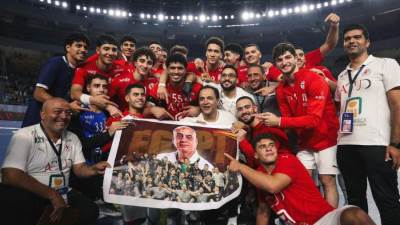 لقطة اليوم.. لاعبو منتخب مصر يحتفلون بالفوز على كوريا مع صورة طارق محروس