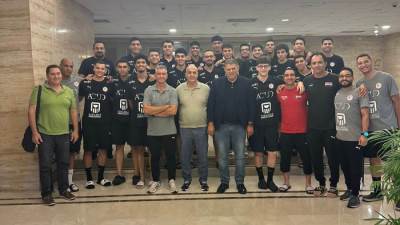 طارق محروس يزور منتخب الناشئين ويحفزهم بعد تعافيه من وعكته الصحية