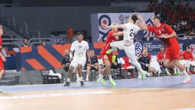 مباراة مجنونة.. منتخب الناشئين يتعادل مع الدنمارك ويتأهل لربع نهائي مونديال اليد